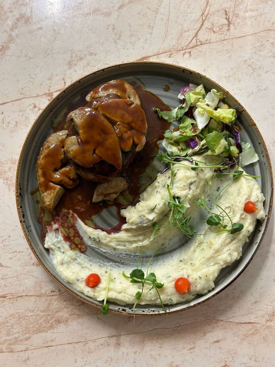 Turnedos Rossini cu Foie Gras și Piure de Cartofi cu Trufe